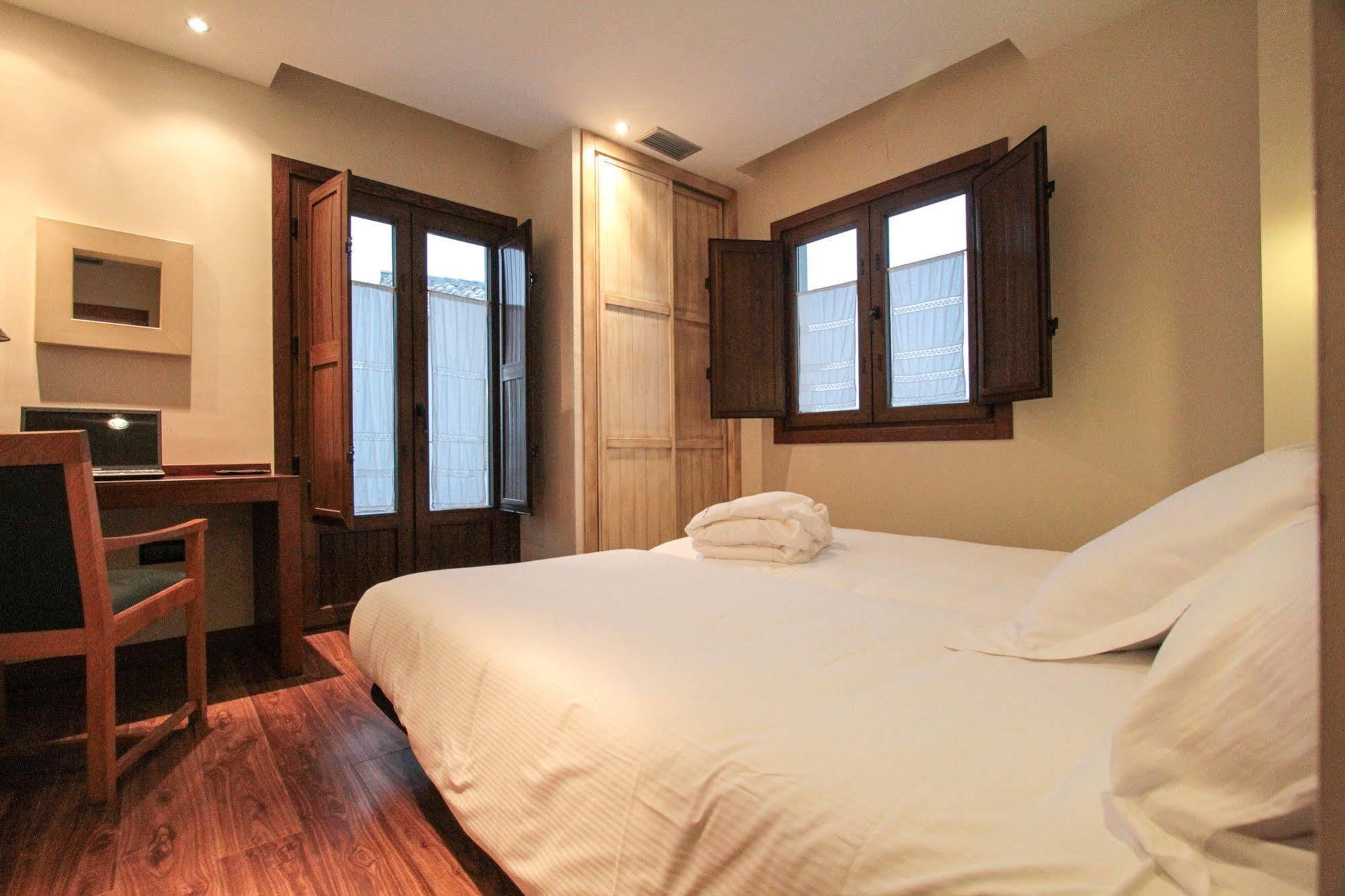 Apartamentos Turisticos Aguas De Víznar Eksteriør billede