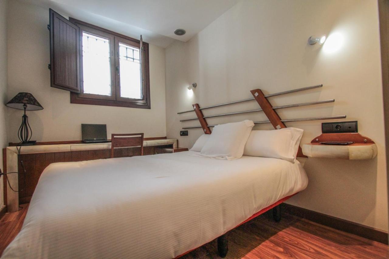 Apartamentos Turisticos Aguas De Víznar Eksteriør billede